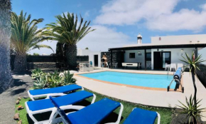 Villa Descansa with private pool, sea view, Sat-tv free Wifi